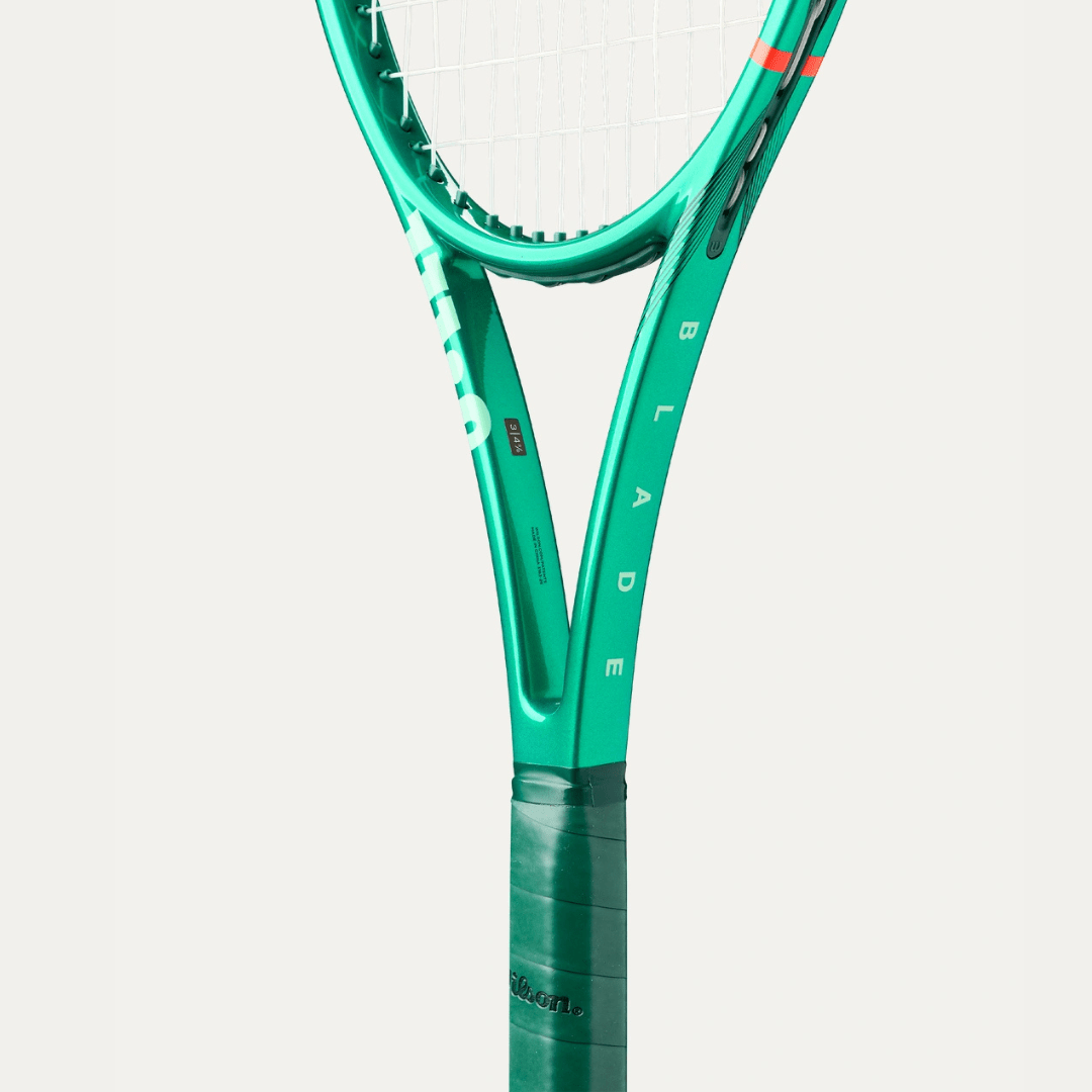 Wilson Blade 98 Pro v10 305g (16x19) tennisketcher