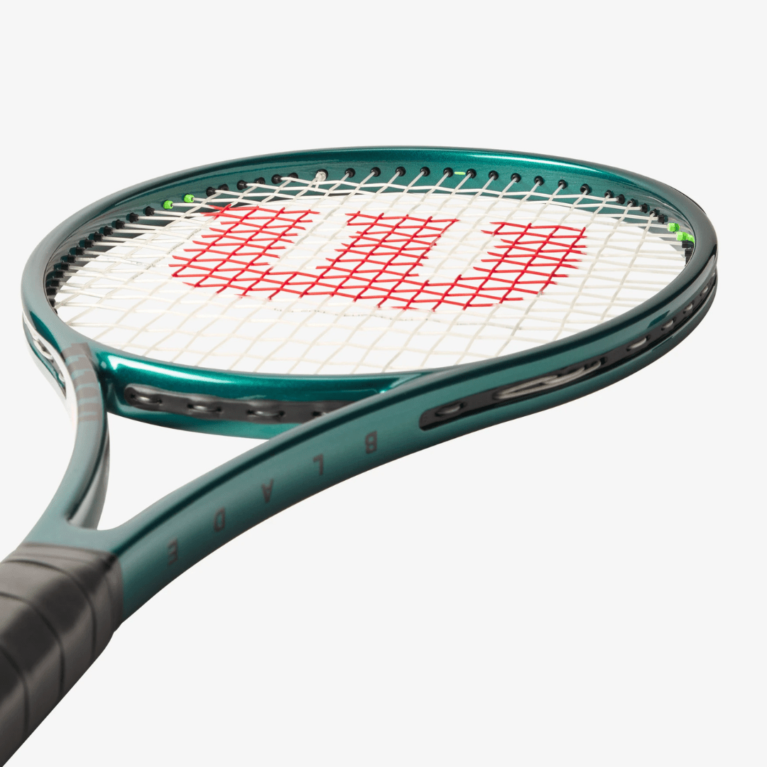 Wilson Blade Pro 98 v9 305g (18x20) tennis racket